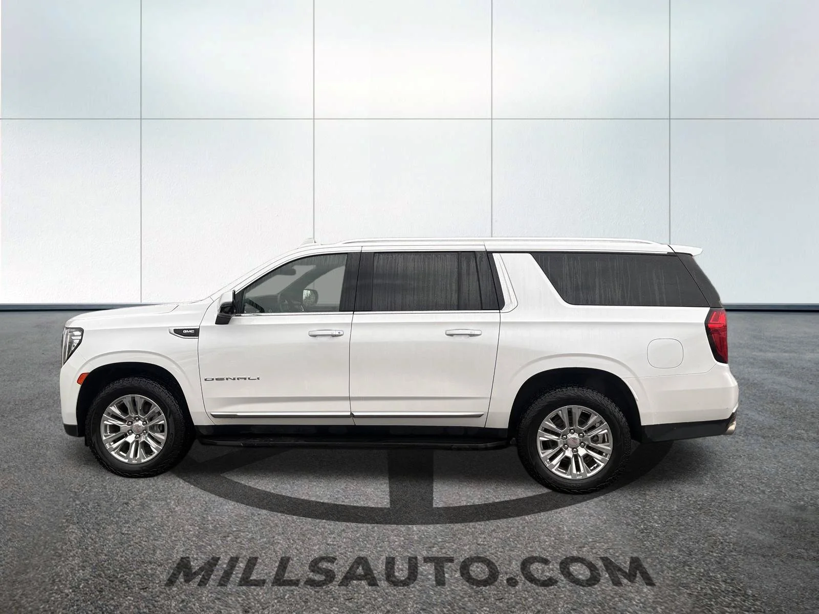 Used 2023 White GMC Denali image 10