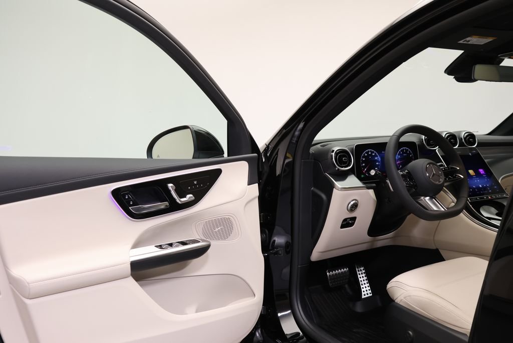 New 2027 Black Mercedes-Benz GLC 300 image 33