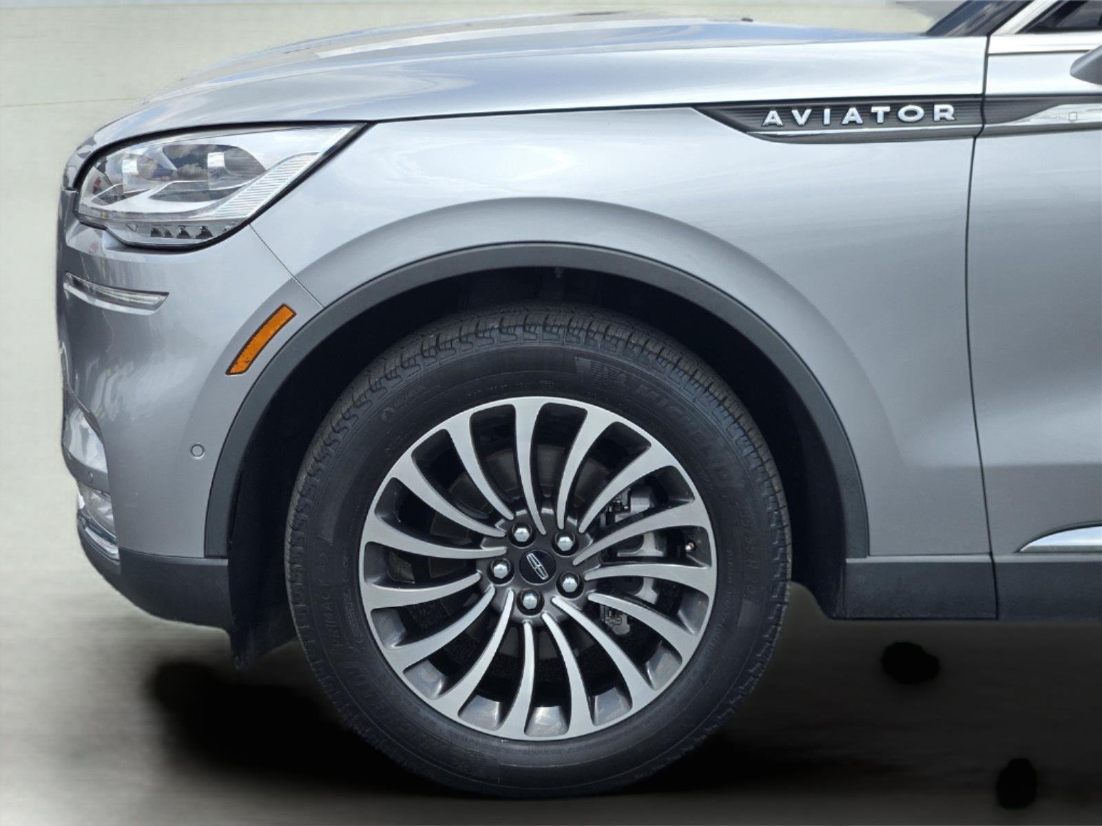 Used 2022 Silver Radiance Metallic Clearcoat Lincoln Reserve image 9