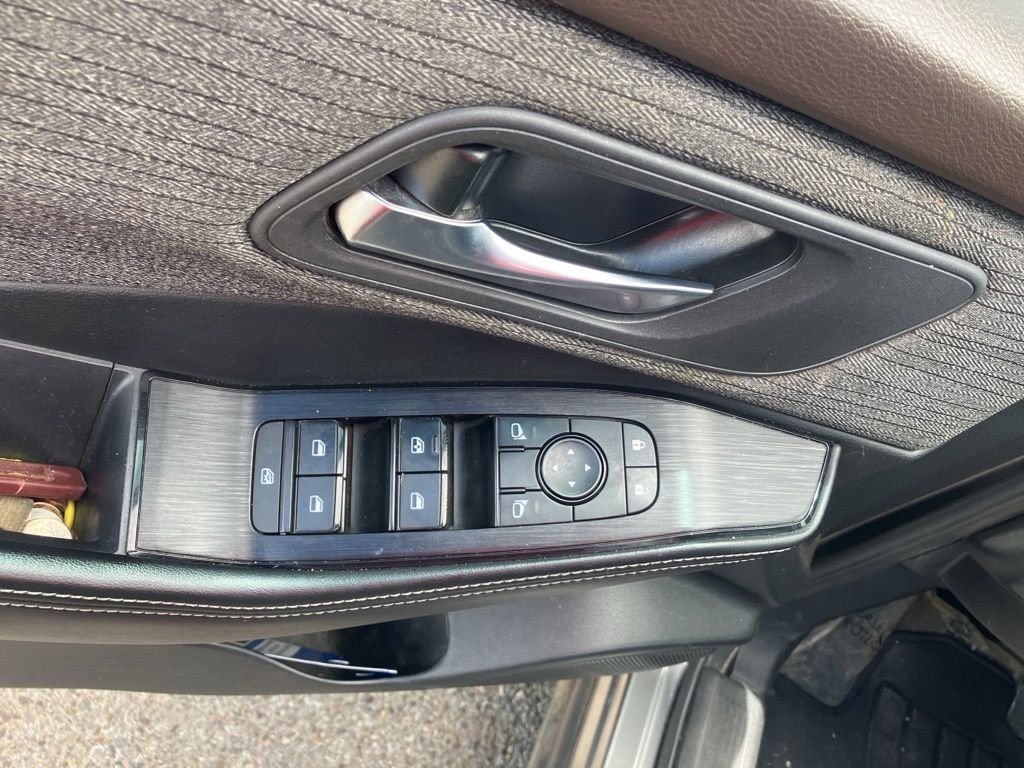 Used 2021 Gray Nissan SV image 8
