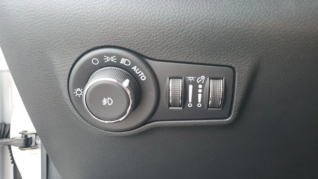 Used 2026 White Jeep Latitude image 23
