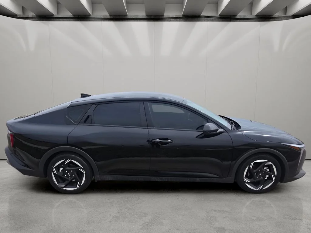 Used 2025 Aurora Black Pearl Kia EX image 6