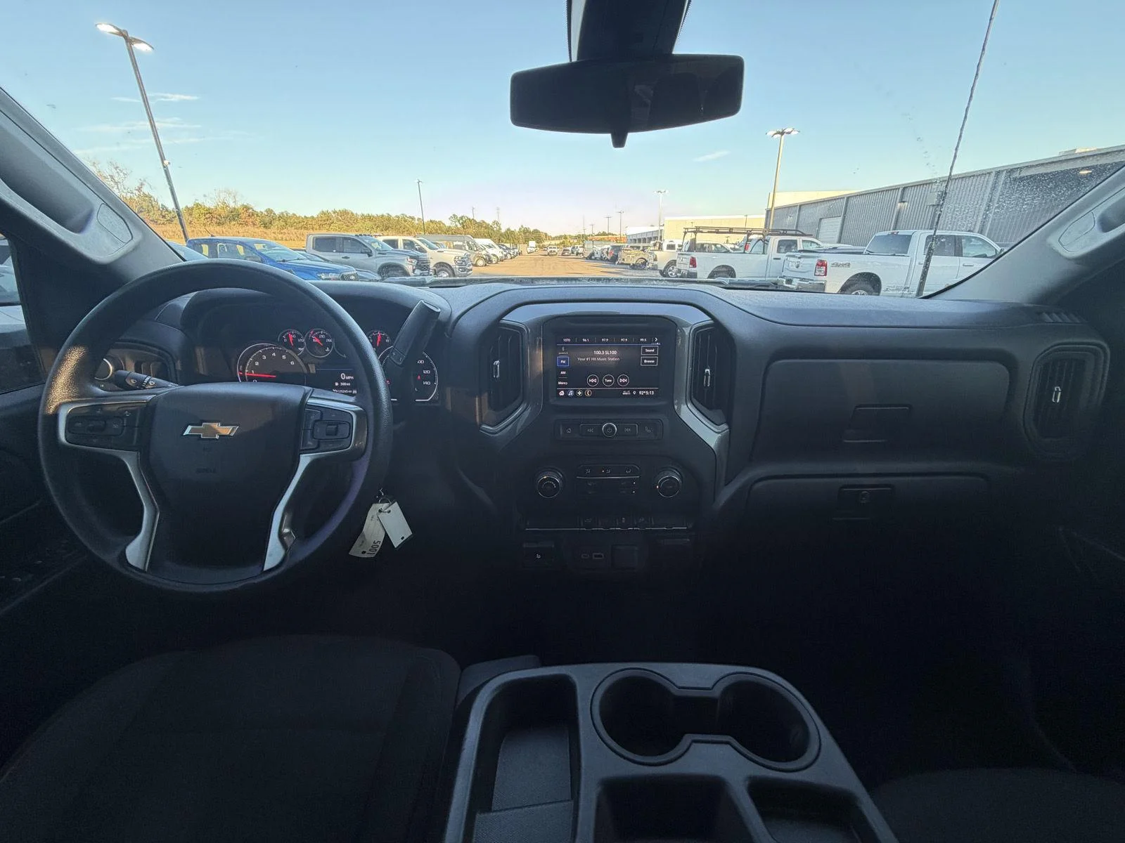 Used 2023 white Chevrolet Custom image 7