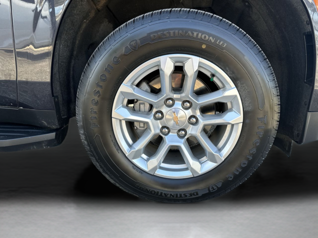 Used 2025 Gray Chevrolet LT image 39