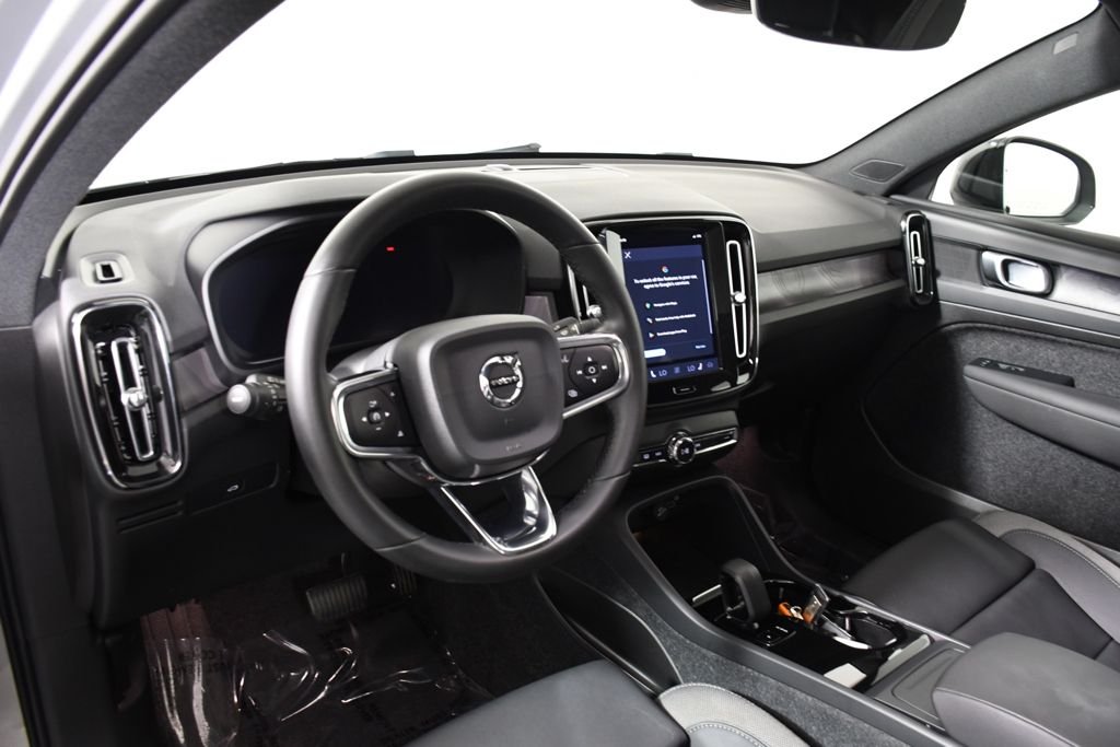 Used 2023 Silver Dawn Metallic Volvo Twin Core image 29