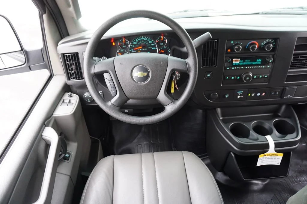 2025 Chevrolet Express Cargo Work Van - Photo 10