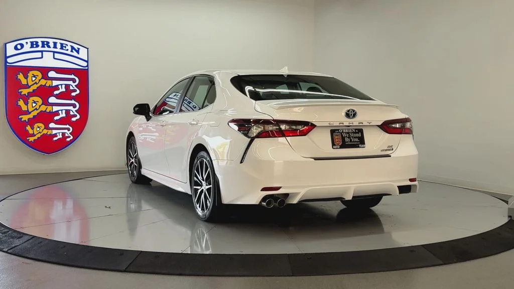 Used 2024 Ice Toyota SE image 6