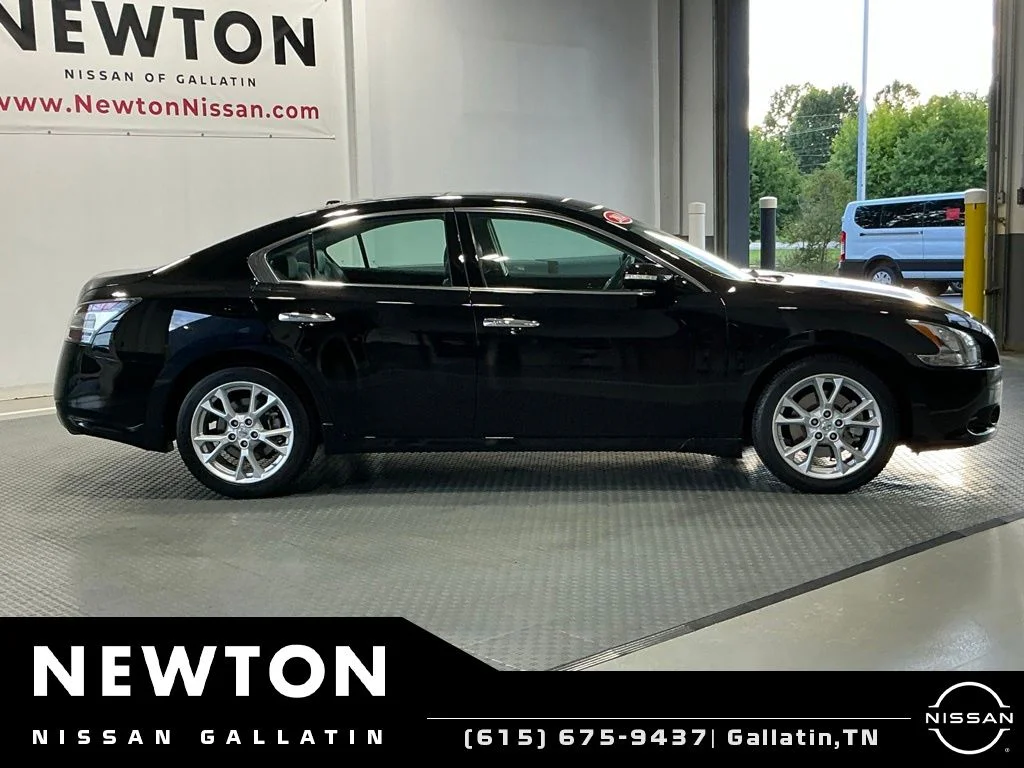 Used 2014 Super Black Nissan 3.5 SV image 4