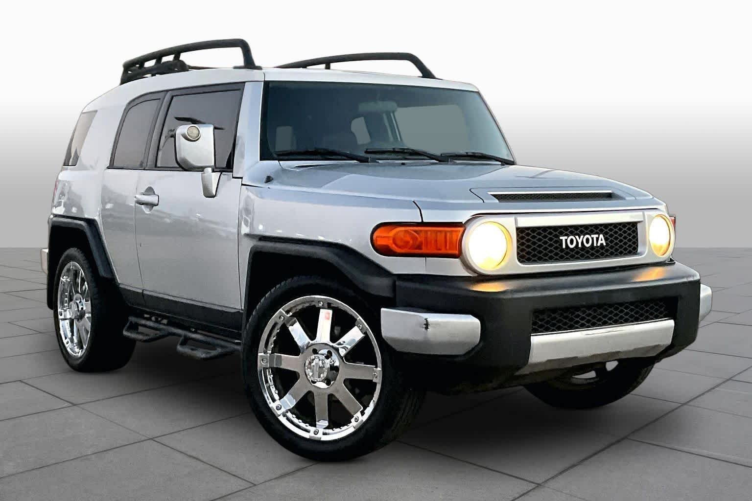 Used 2008 White/Titanium Metallic Toyota  image 2