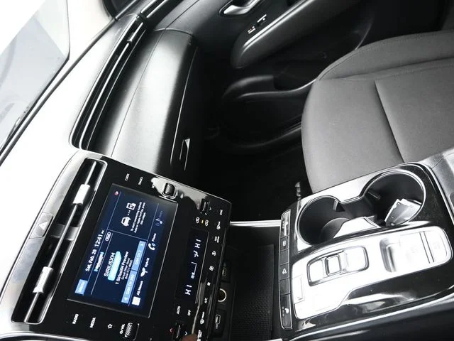 Used 2022 Silver Hyundai Blue image 25