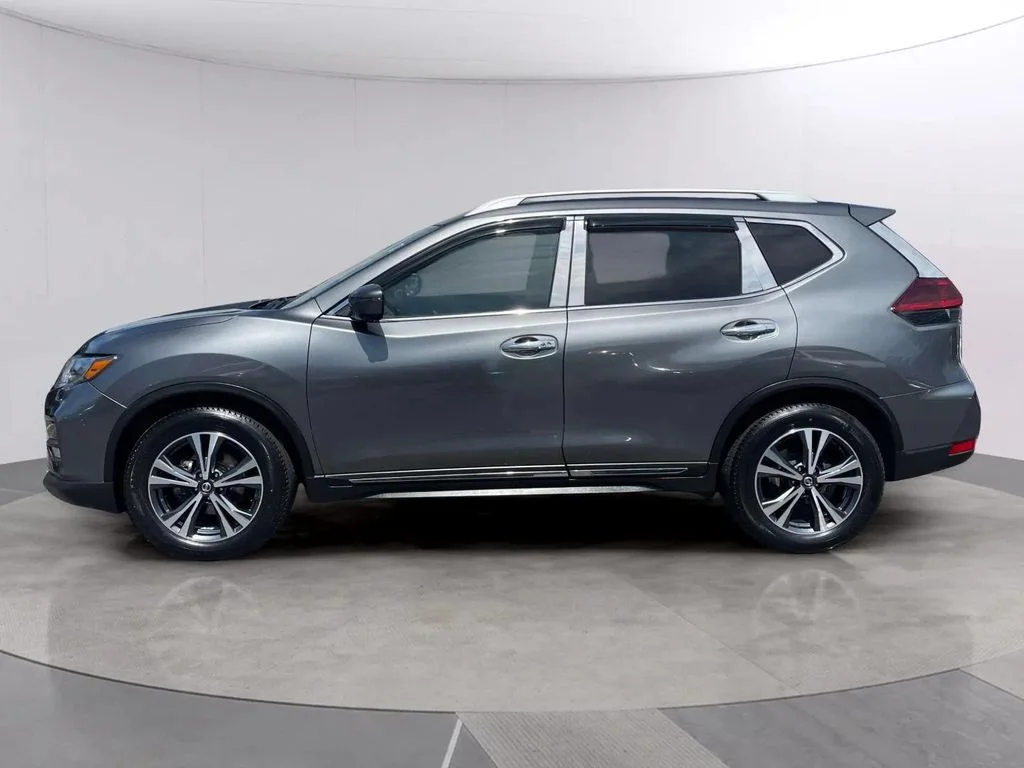 Used 2018 Nissan Rogue SL with VIN 5N1AT2MT7JC799802 for sale in Racine, WI