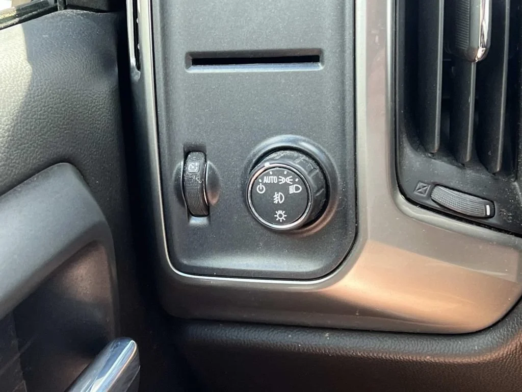 Used 2017 SILVER ICE METALLIC Chevrolet LT image 25