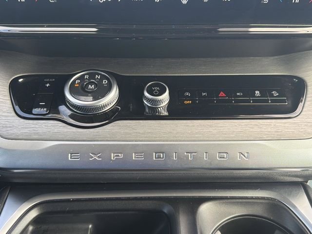 Used 2025 Black Ford Platinum image 30