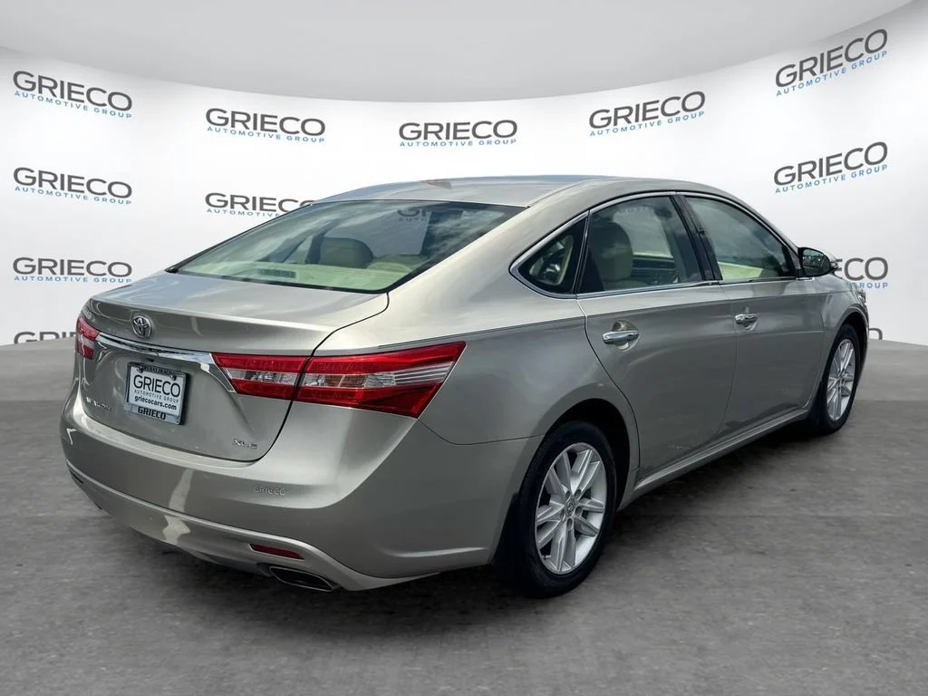Used 2014 Beige Toyota XLE Premium image 7