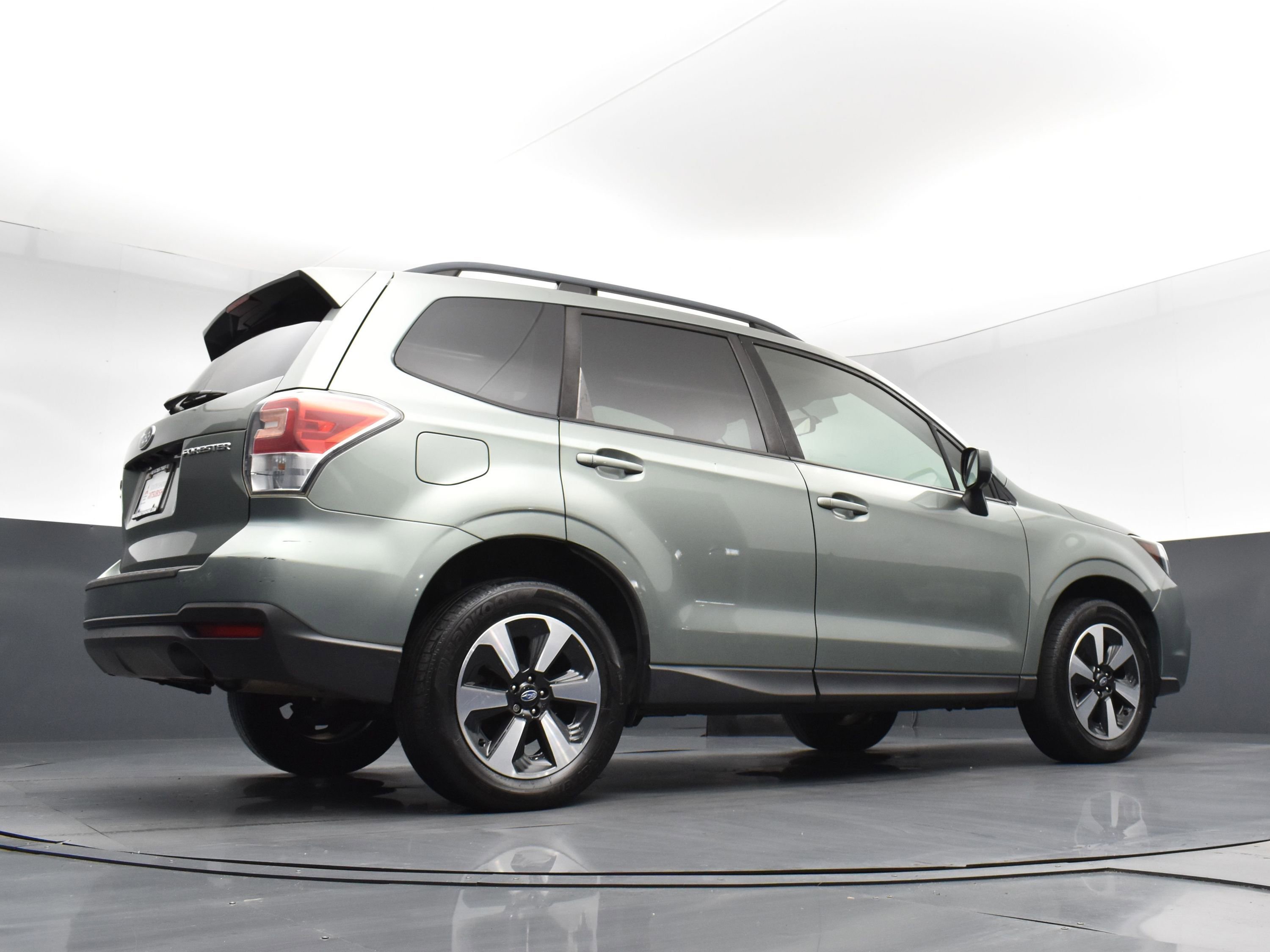 Used 2018 Jasmine Green Metallic Subaru Premium image 23