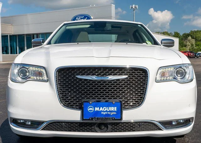 Used 2018 White Chrysler Limited image 3