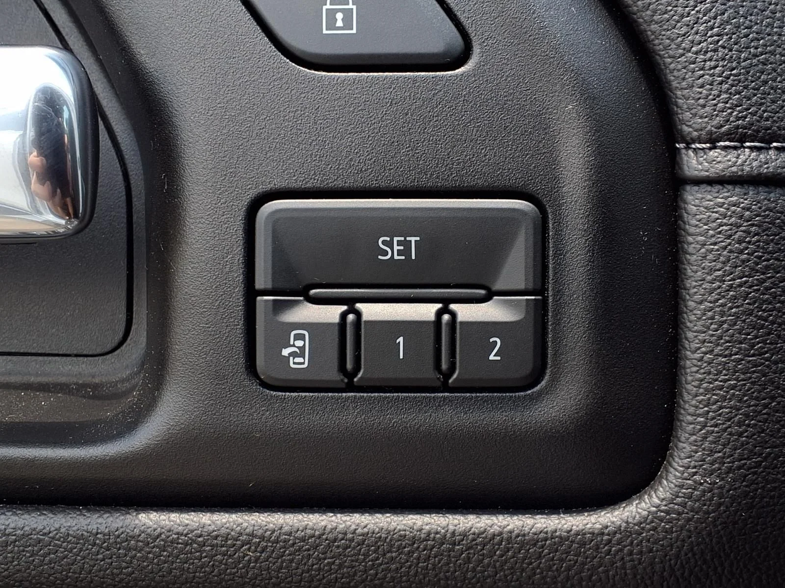 Used 2019 White GMC SLT image 17