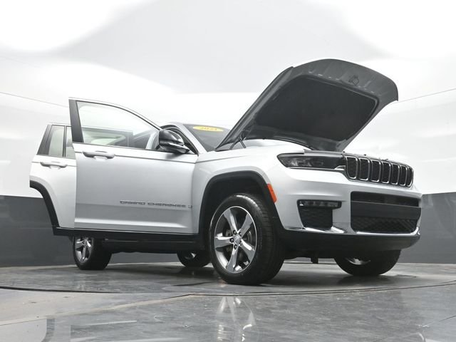 Used 2021 Silver Jeep Limited image 32