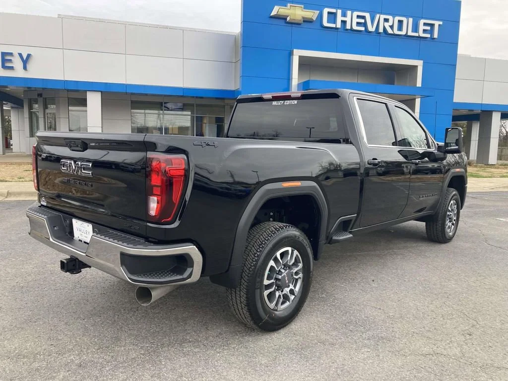 New 2026 Onyx Black GMC SLE image 4