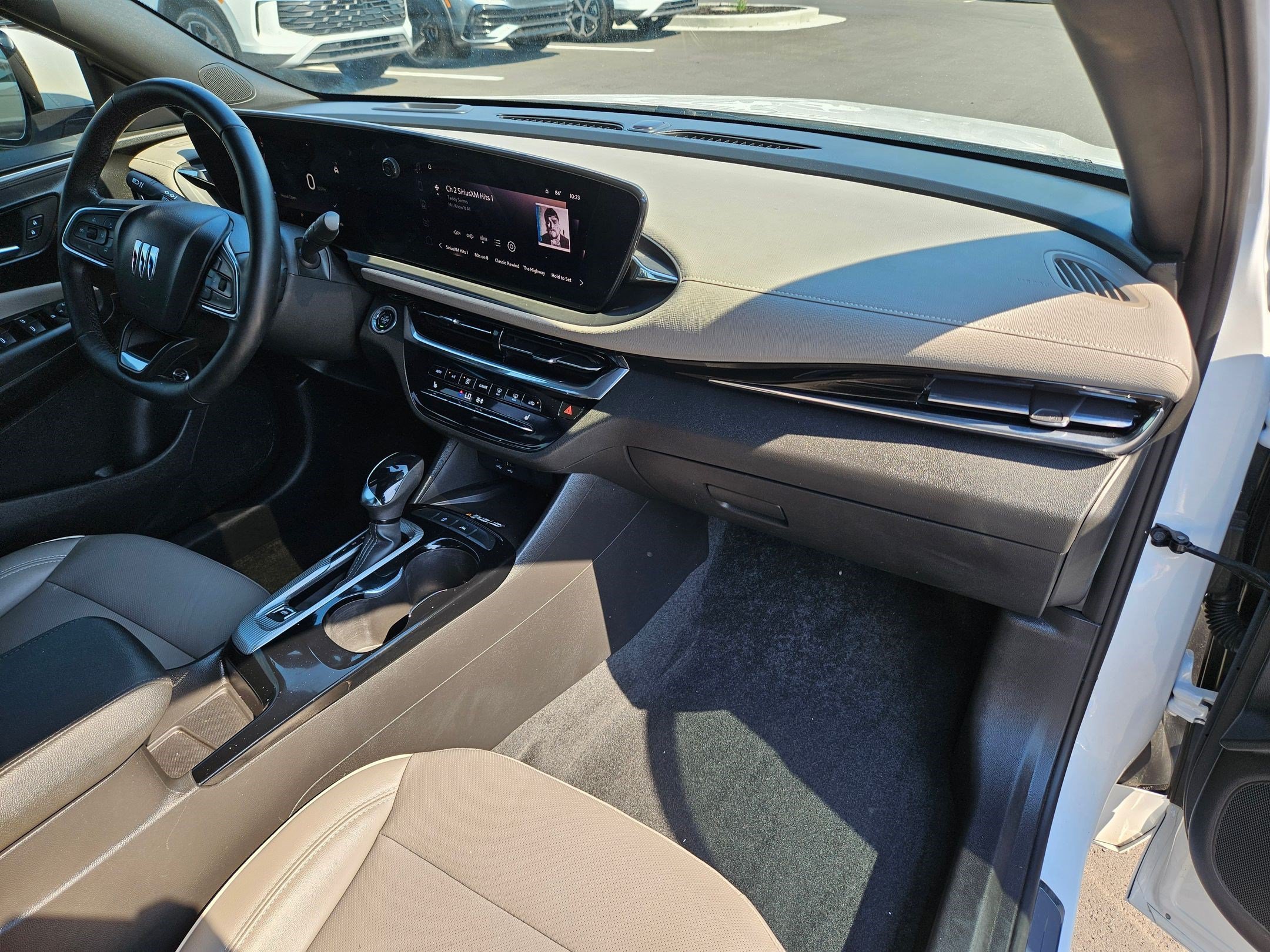 Used 2025 White Frost Tricoat Buick Avenir image 34