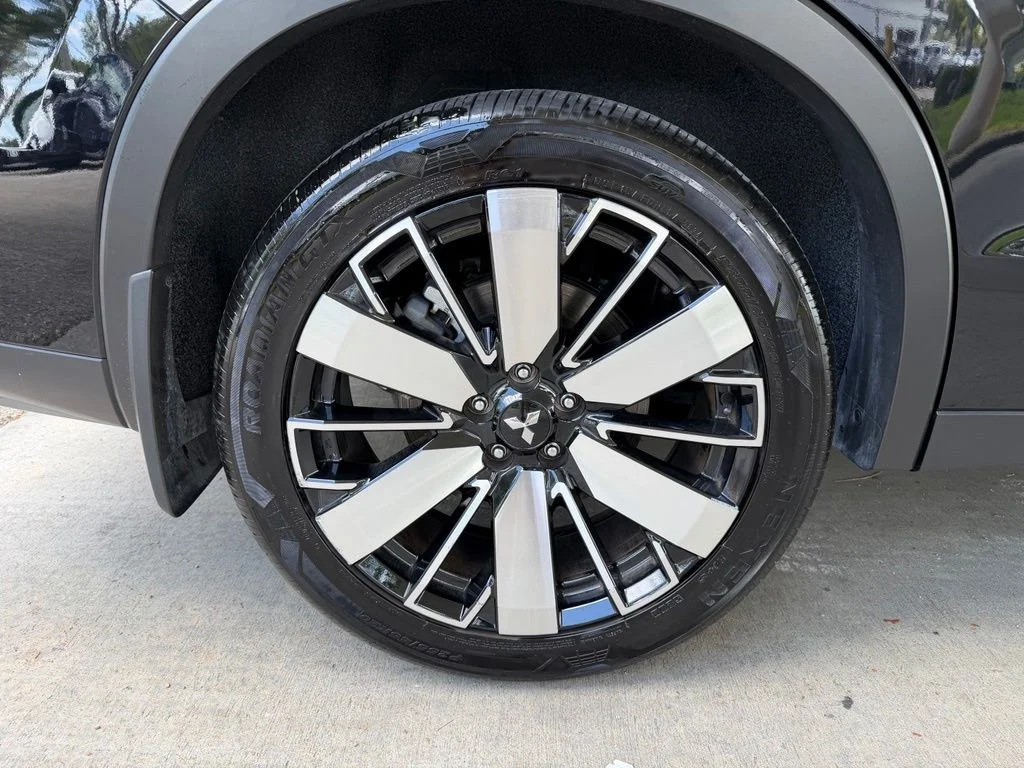 Used 2025 Black Mitsubishi SE image 20