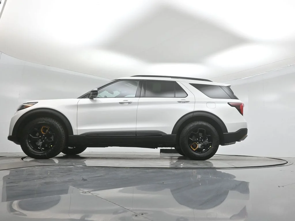 New 2026 Star White Metallic Tri-Coat Ford Tremor image 7