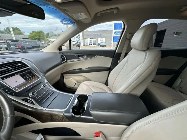 Used 2018  Lincoln Reserve image 13