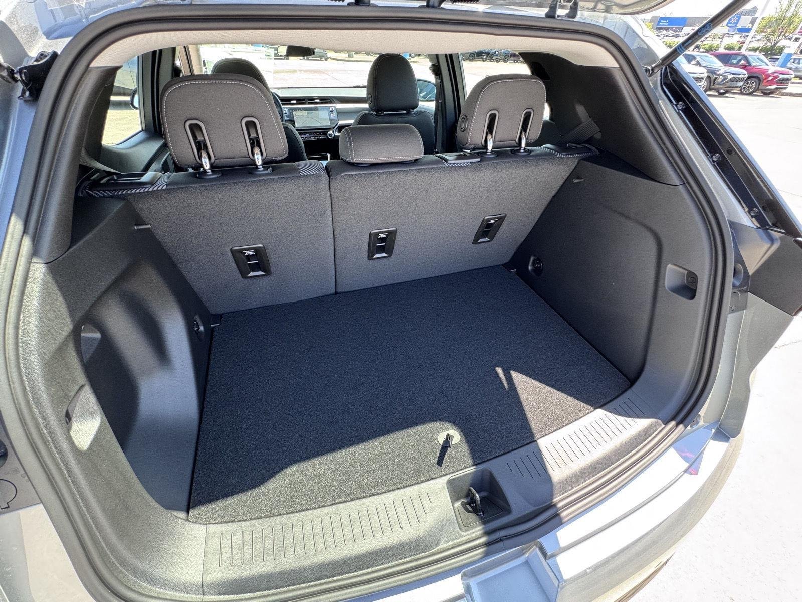 2027 Chevrolet Bolt LT - Photo 35