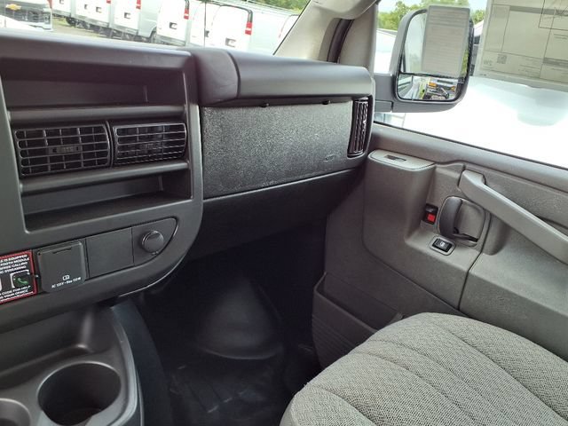2025 Chevrolet Express Cargo Work Van - Photo 18