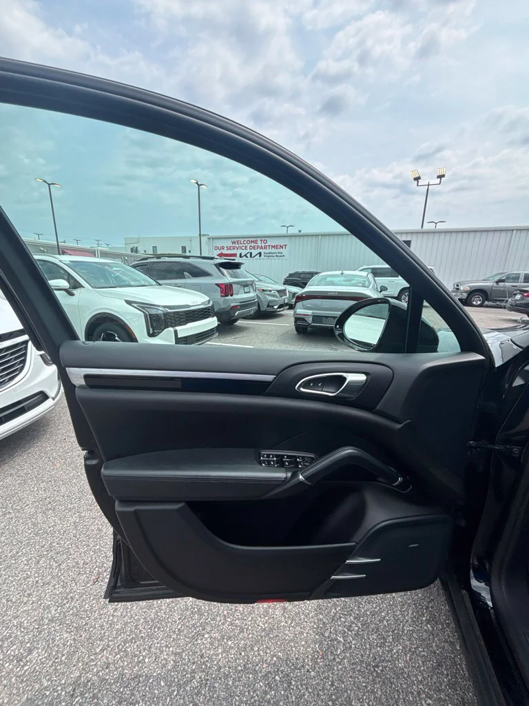 Used 2018  Porsche  image 10