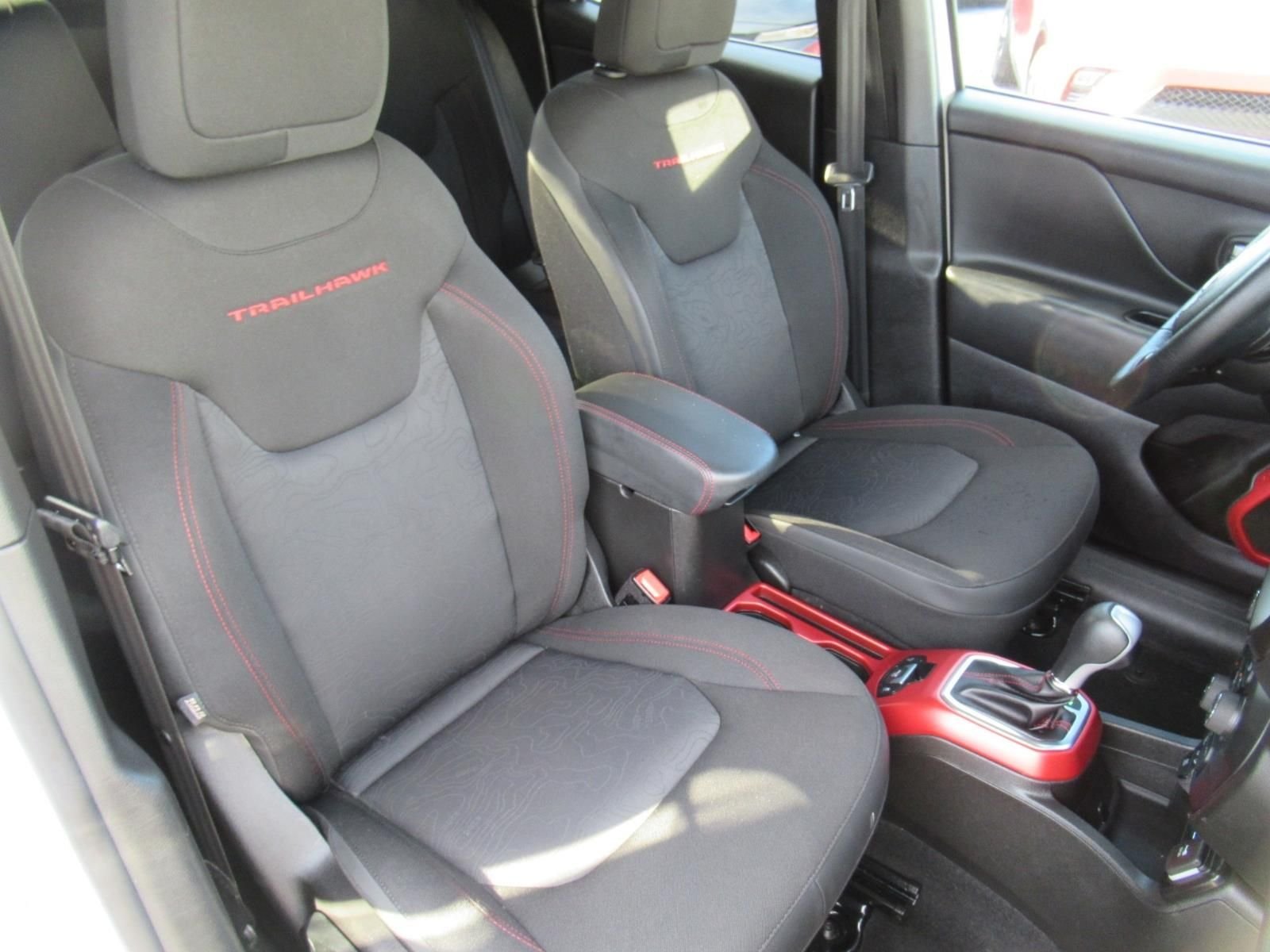 Certified Used 2022 White Jeep Trailhawk image 9