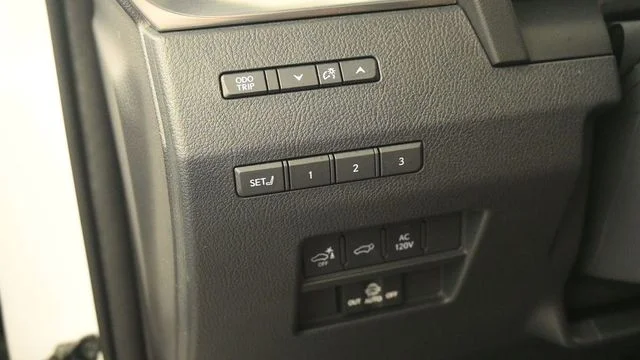 Used 2025 White Lexus 550 Luxury+ image 12
