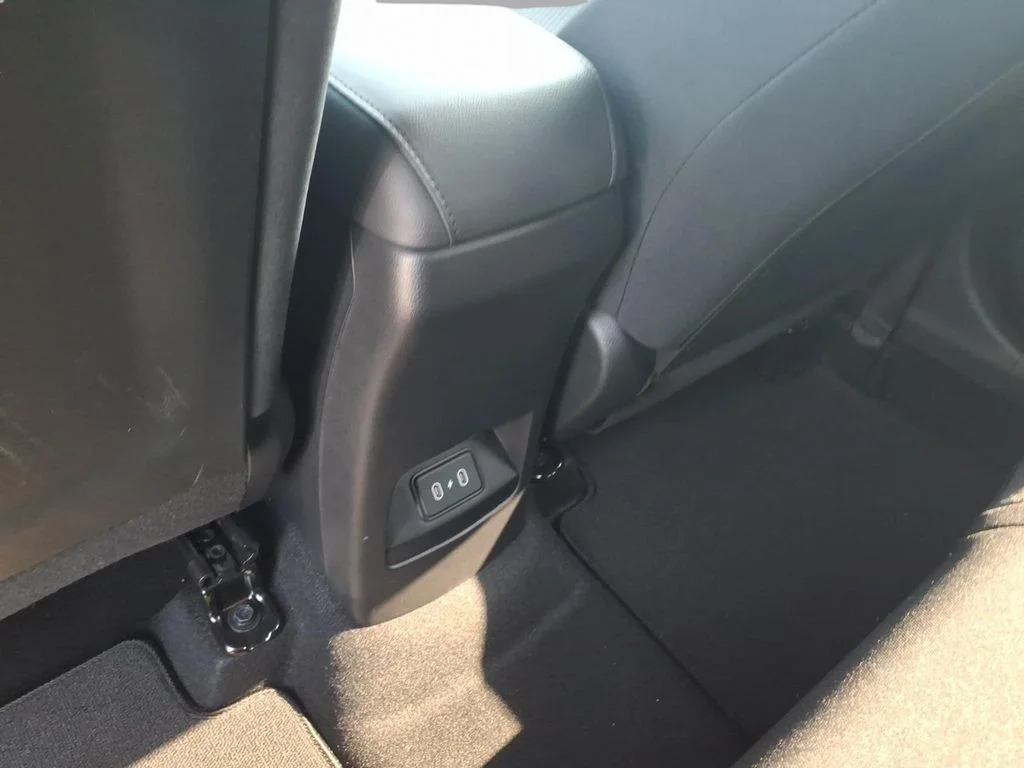 Used 2023 White Kia S image 10
