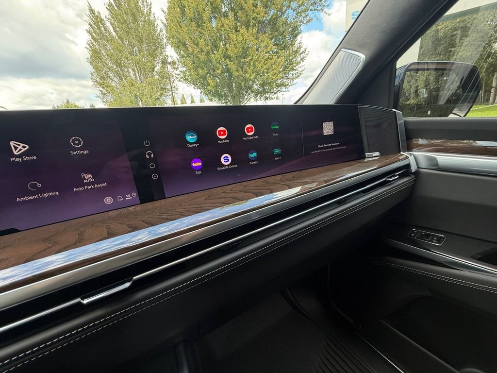 Used 2025 Black Cadillac Sport Platinum image 29