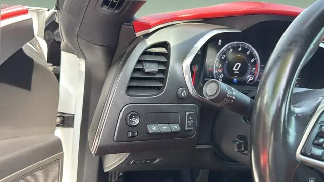 Used 2019 ARCTIC WHITE Chevrolet 2LT image 23