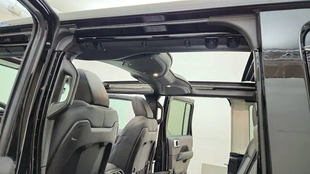 New 2026 Black Clear-Coat Exterior Paint Jeep Sahara image 22
