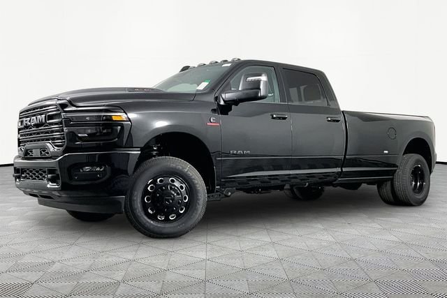 New 2026 Diamond Black Crystal Pearl-Coat Exterior Paint RAM Laramie image 1