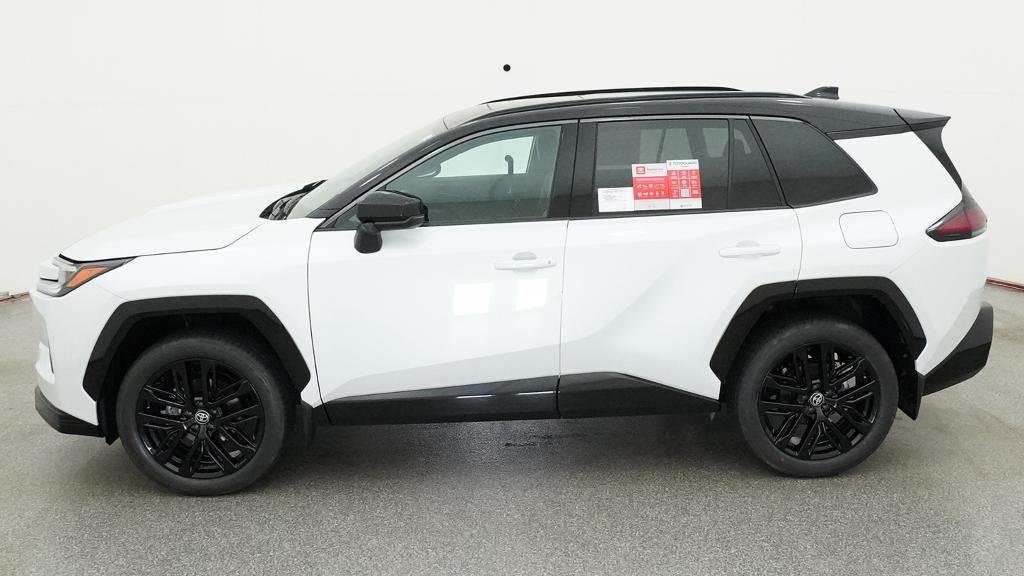 New 2026 Wind Chill Pearl with Midnight Black Metallic roof Toyota XSE image 3
