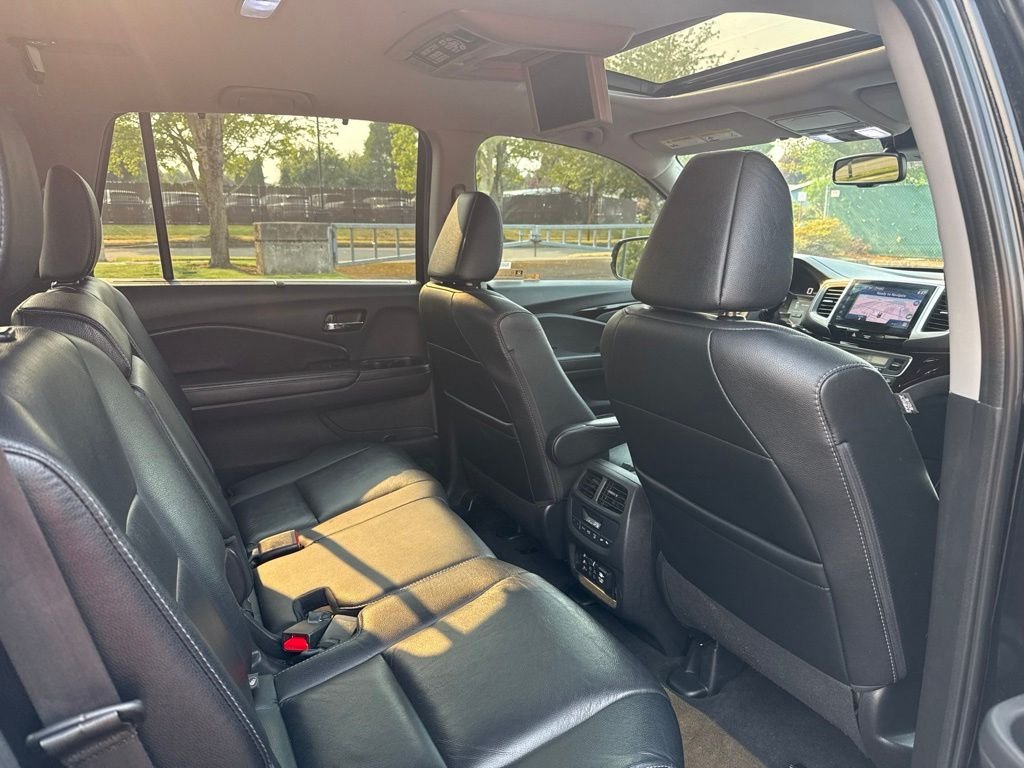 Used 2017 Crystal Black Pearl Honda Touring image 24