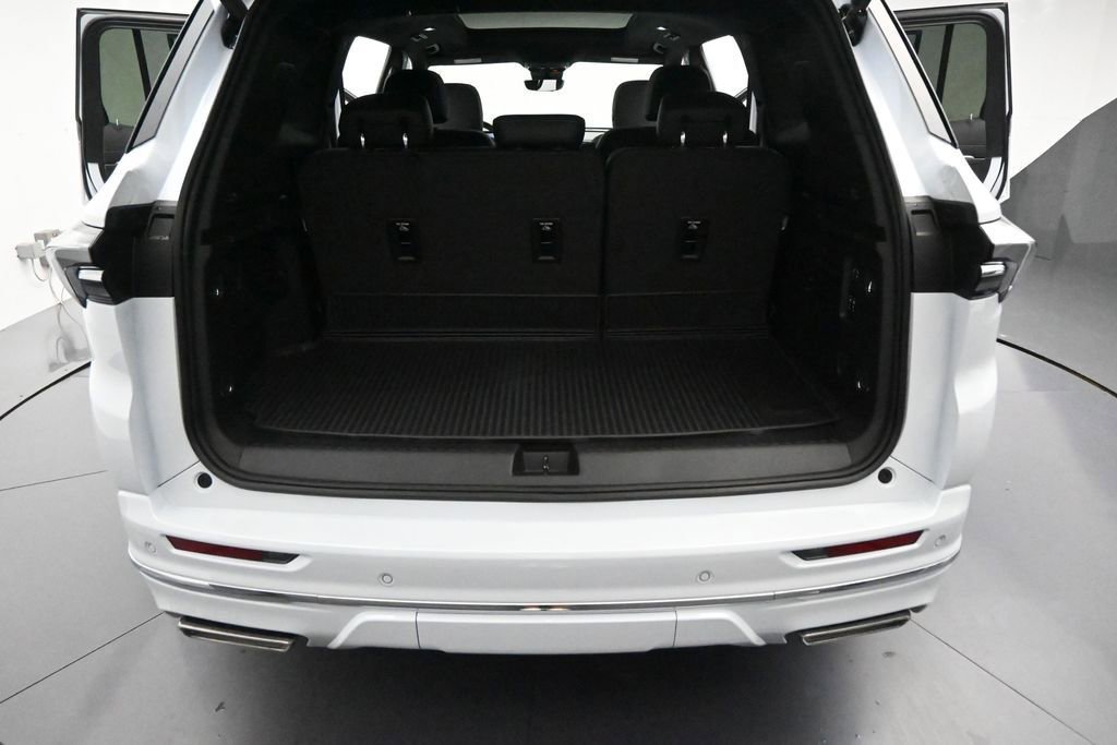 New 2026 Iridescent White Tricoat Buick Avenir image 25