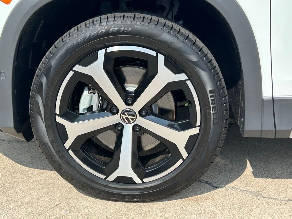 New 2026 White Volkswagen SE image 34