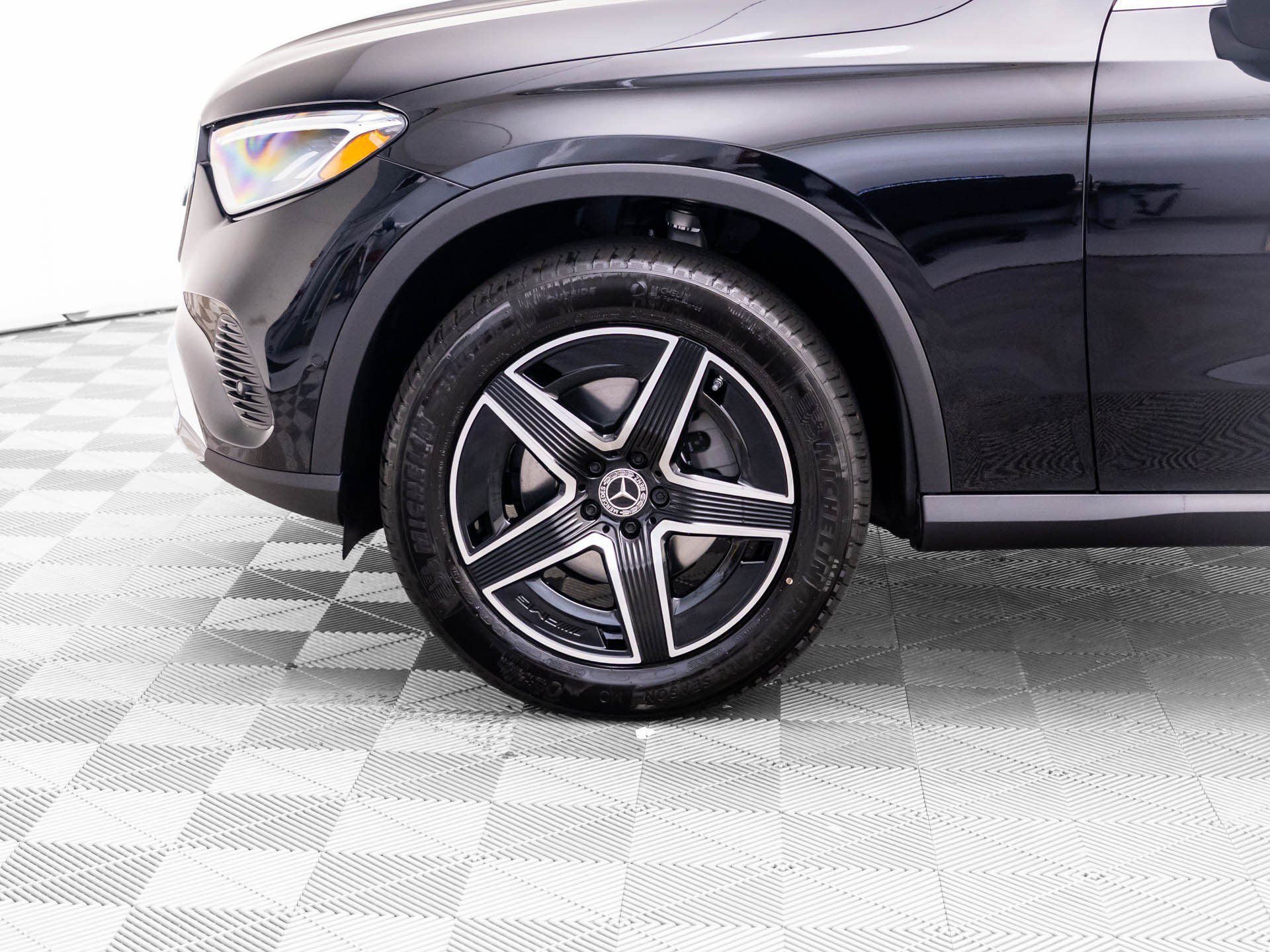 New 2027 Black Mercedes-Benz GLC 300 image 76