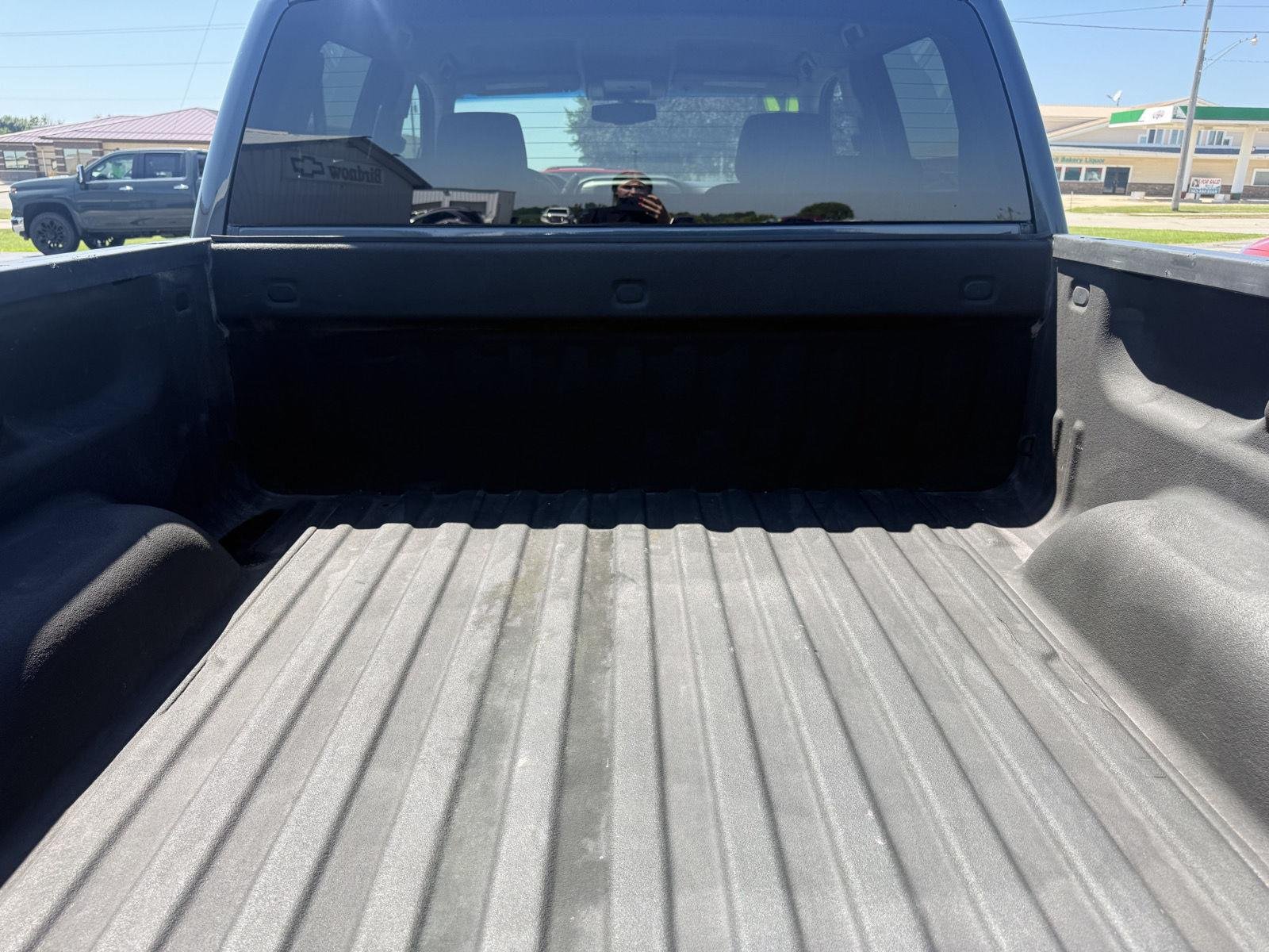 Used 2017 GRAPHITE METALLIC Chevrolet LT image 4