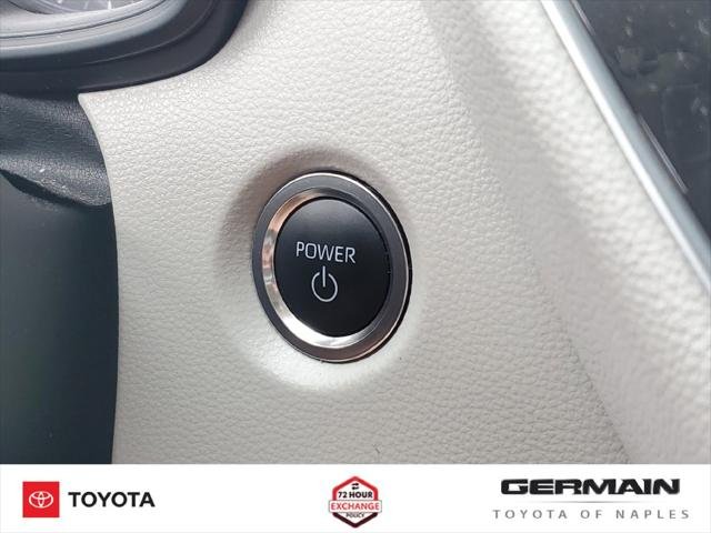 Certified Used 2025 WIND CHILL PEARL Toyota  image 33