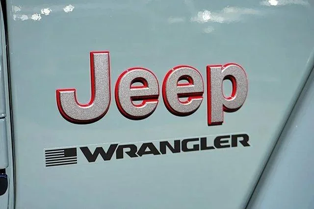 New 2026 Anvil Clear-Coat Exterior Paint Jeep Rubicon image 12