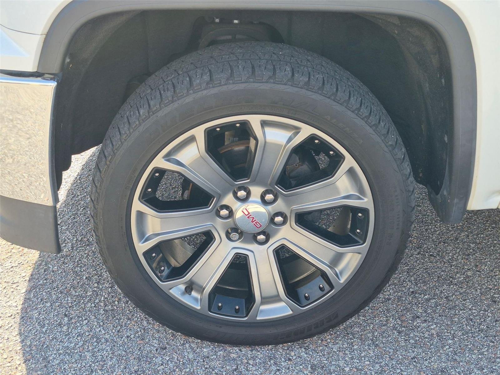 Used 2017 White Frost Tricoat GMC SLT image 11