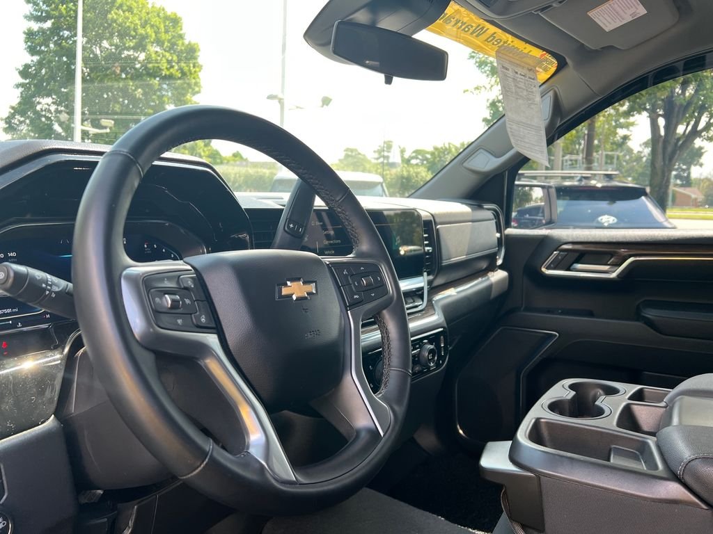 Used 2023 Summit White Chevrolet LT image 10