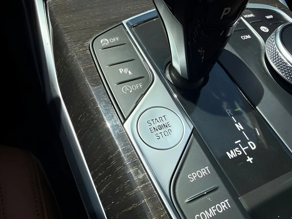 Used 2020 Black BMW 330i image 15
