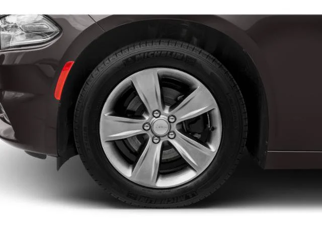 Used 2018 Silver Dodge SXT image 14