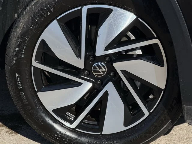 Certified Used 2025 Black Volkswagen 2.0T SE w/Technology image 7